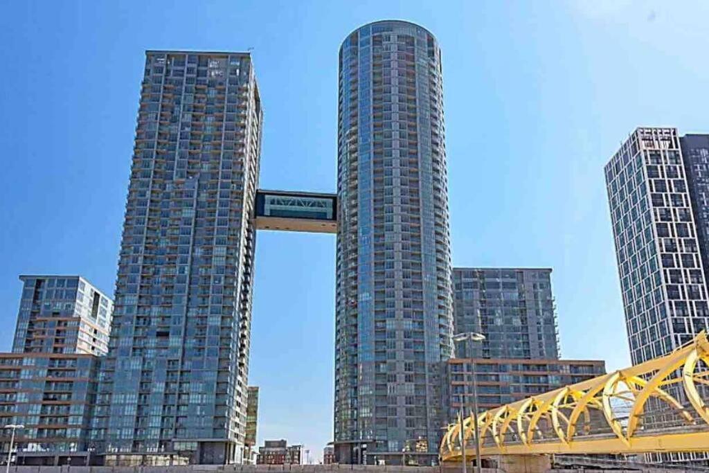 Deluxe Suite Toronto Exterior photo