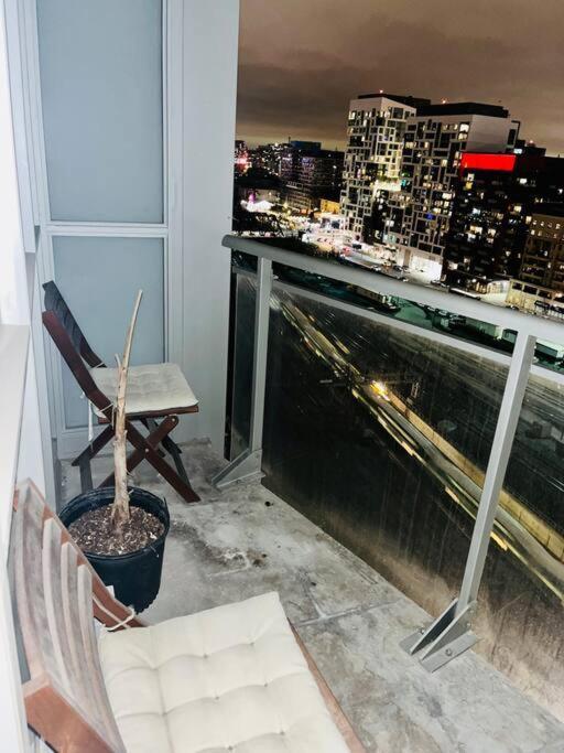 Deluxe Suite Toronto Exterior photo