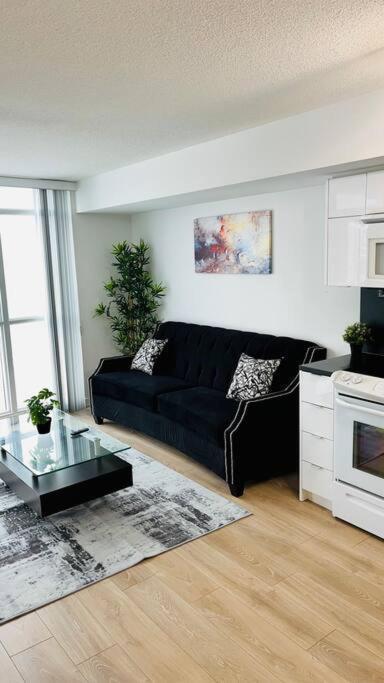 Deluxe Suite Toronto Exterior photo